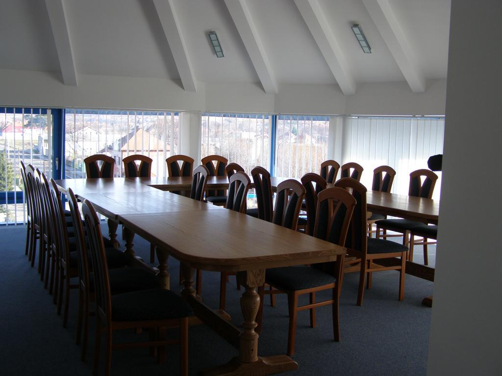 Hotel Vion Zlaté Moravce Exteriör bild