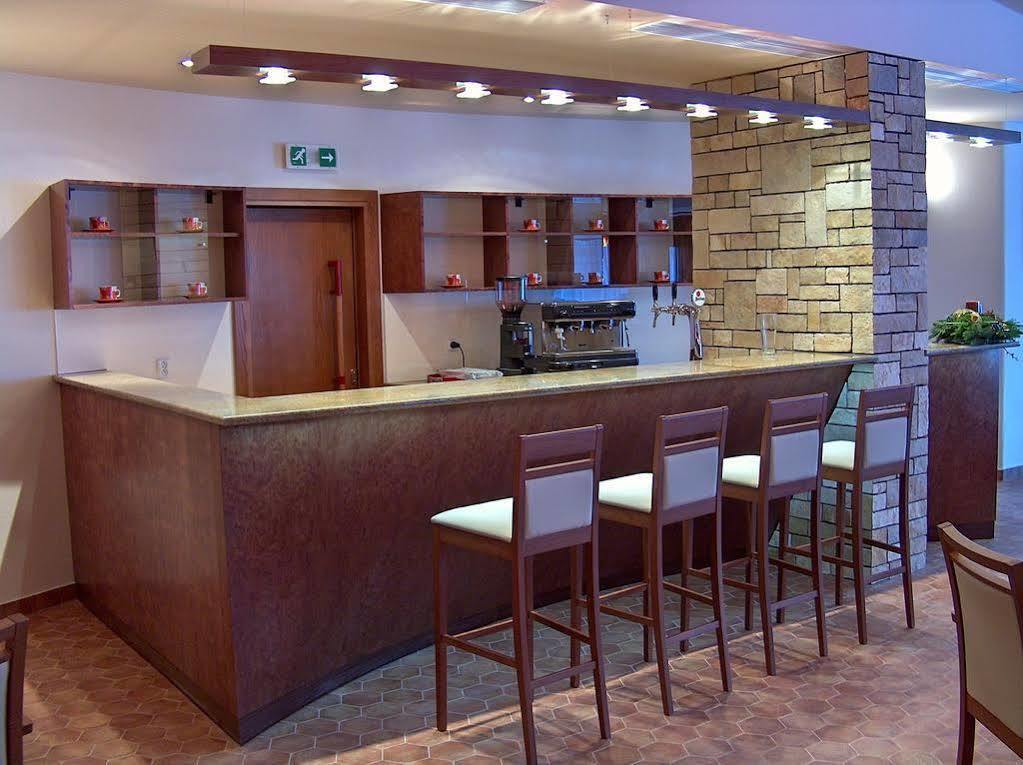 Hotel Vion Zlaté Moravce Exteriör bild