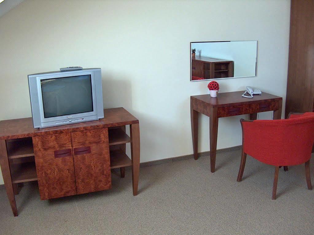 Hotel Vion Zlaté Moravce Exteriör bild