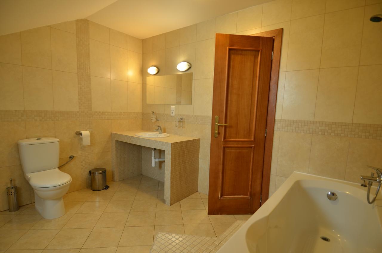 Hotel Vion Zlaté Moravce Exteriör bild