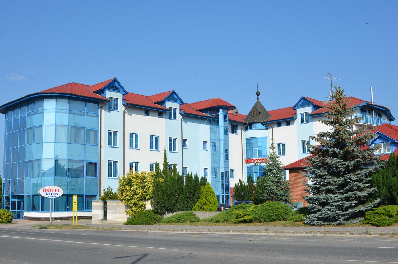 Hotel Vion Zlaté Moravce Exteriör bild